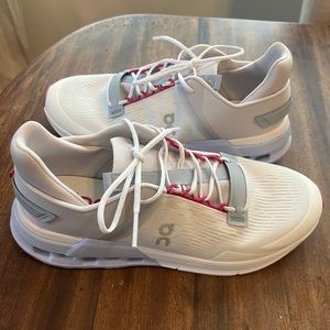 Oncloud Cloudnova Flux Women’s tennis shoes size 11. Only worn twice